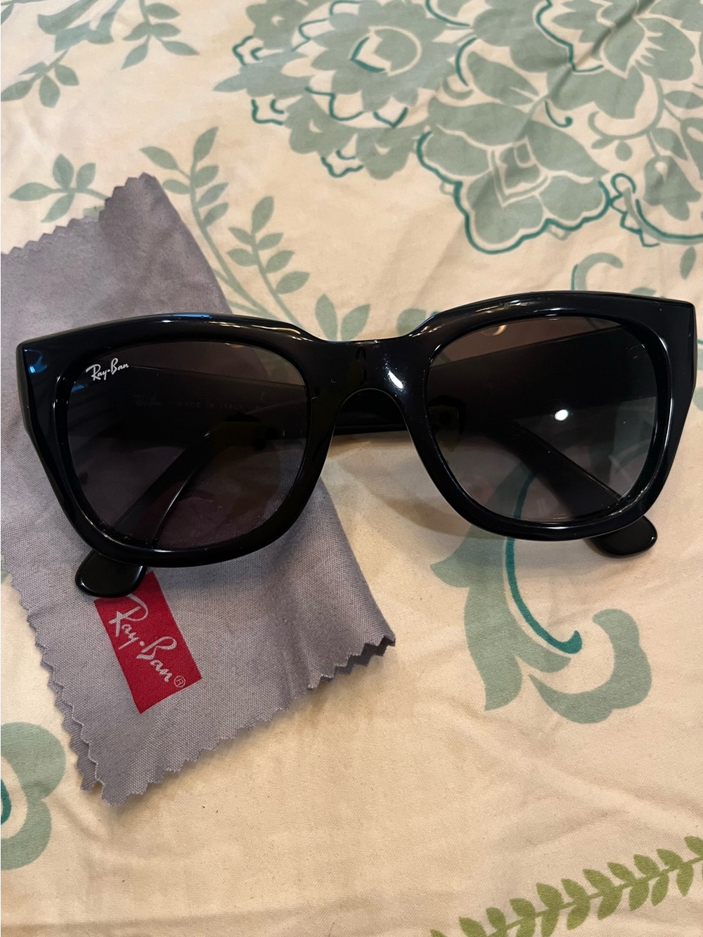Ray-Ban Women's Black Cat-Eye Sunglasses with Dark Lenses